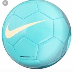 Meet your Posher, Avery